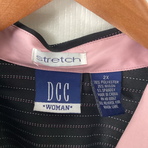 DCC: black with white and pink pinstripe button-down blouse 2X - Picture 4 of 6